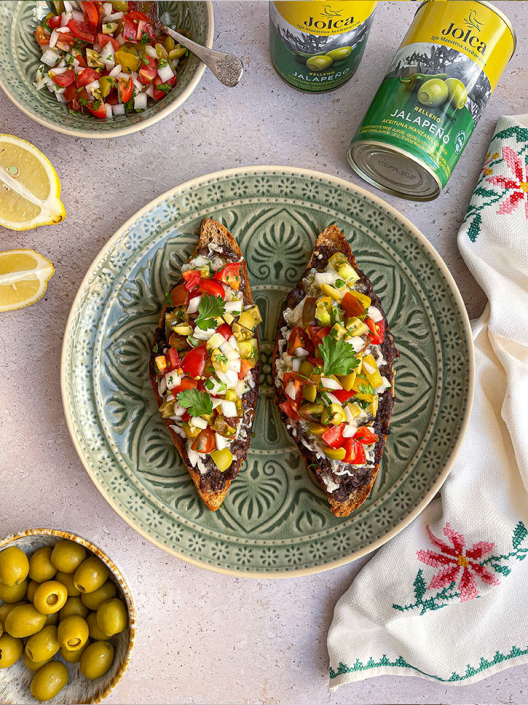 Molletes mejicanos con aceitunas